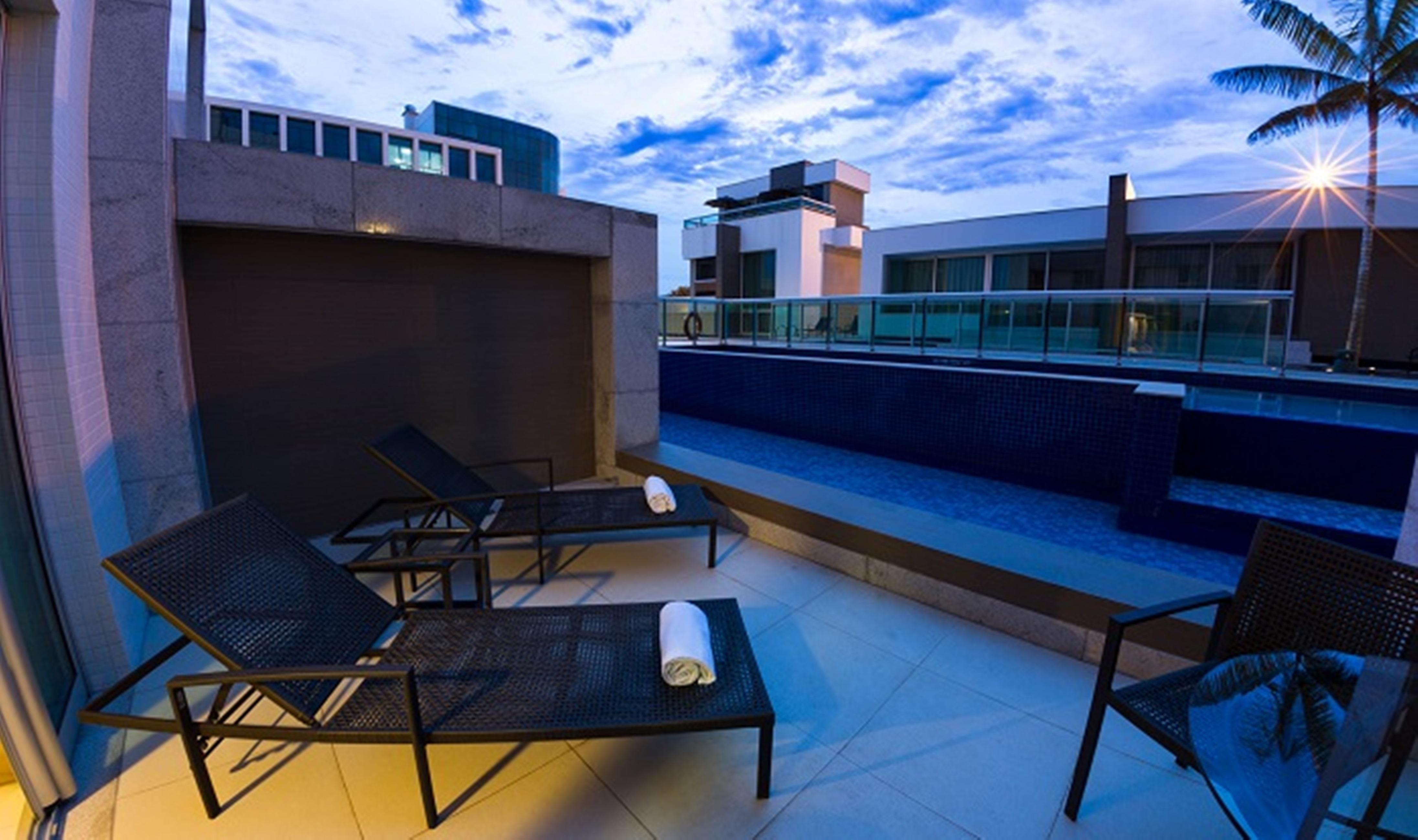 Jade Hotel Brasília Exterior foto Rooftop pool at the hotel